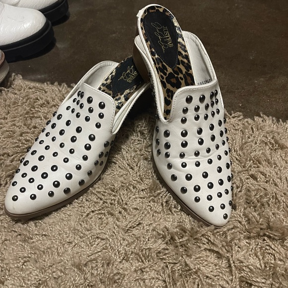 Mules - Picture 1 of 1